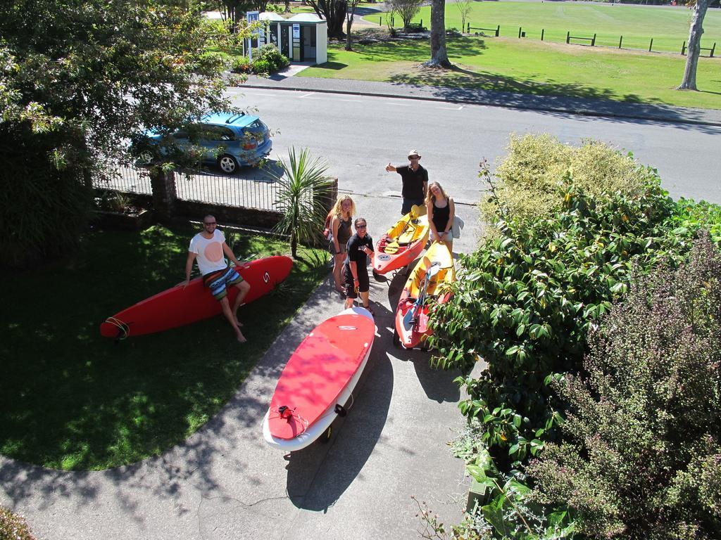Bazil's Backpackers BBH Hostel&Surf School Westport Buitenkant foto