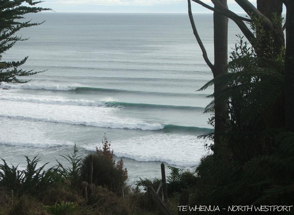 Bazil's Backpackers BBH Hostel&Surf School Westport Buitenkant foto
