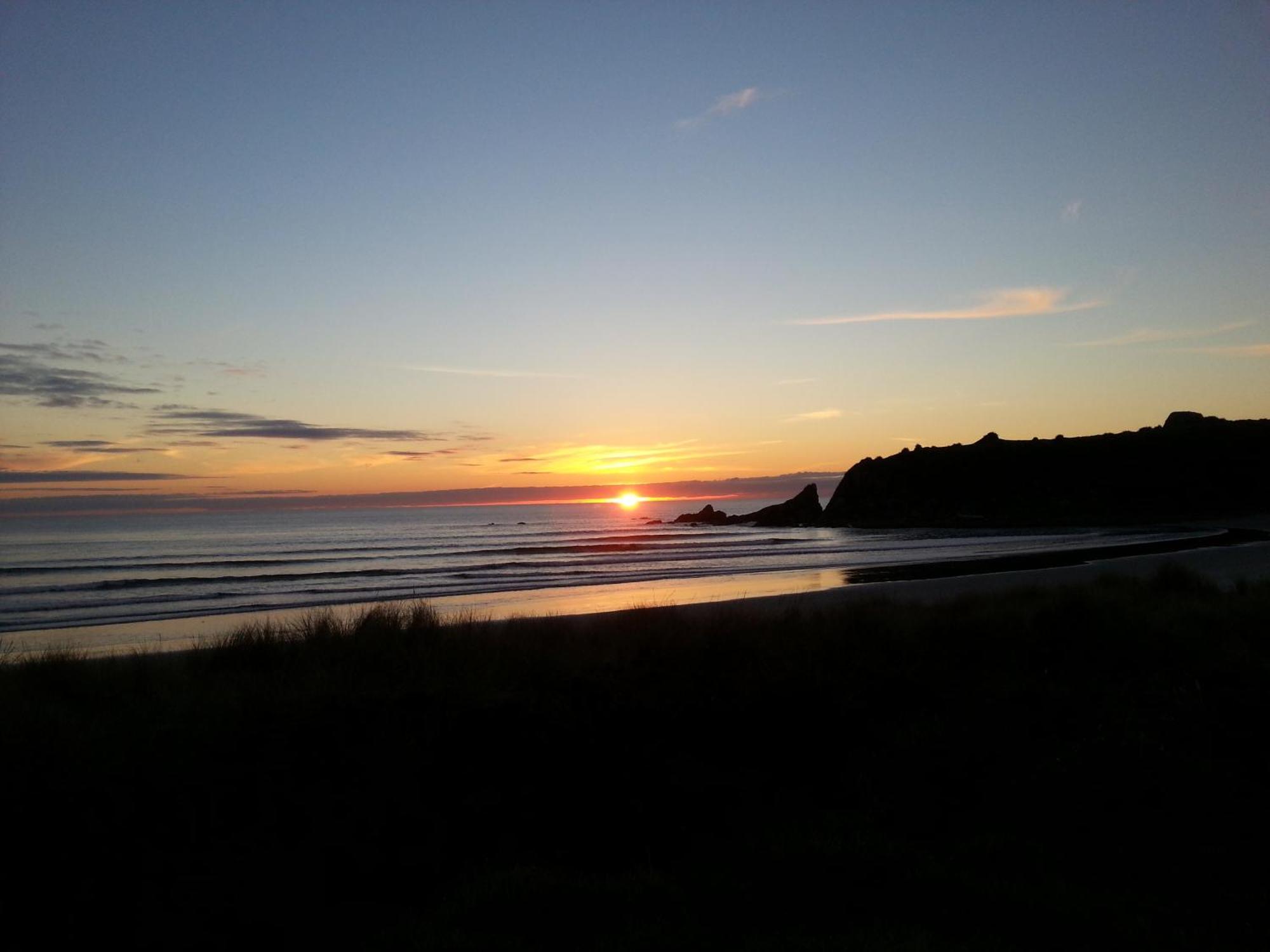 Bazil's Backpackers BBH Hostel&Surf School Westport Buitenkant foto