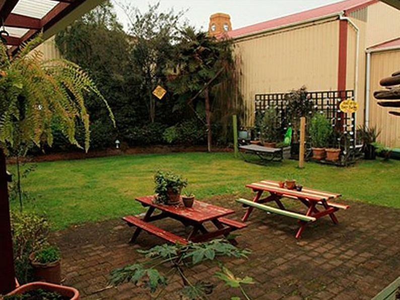 Bazil's Backpackers BBH Hostel&Surf School Westport Buitenkant foto