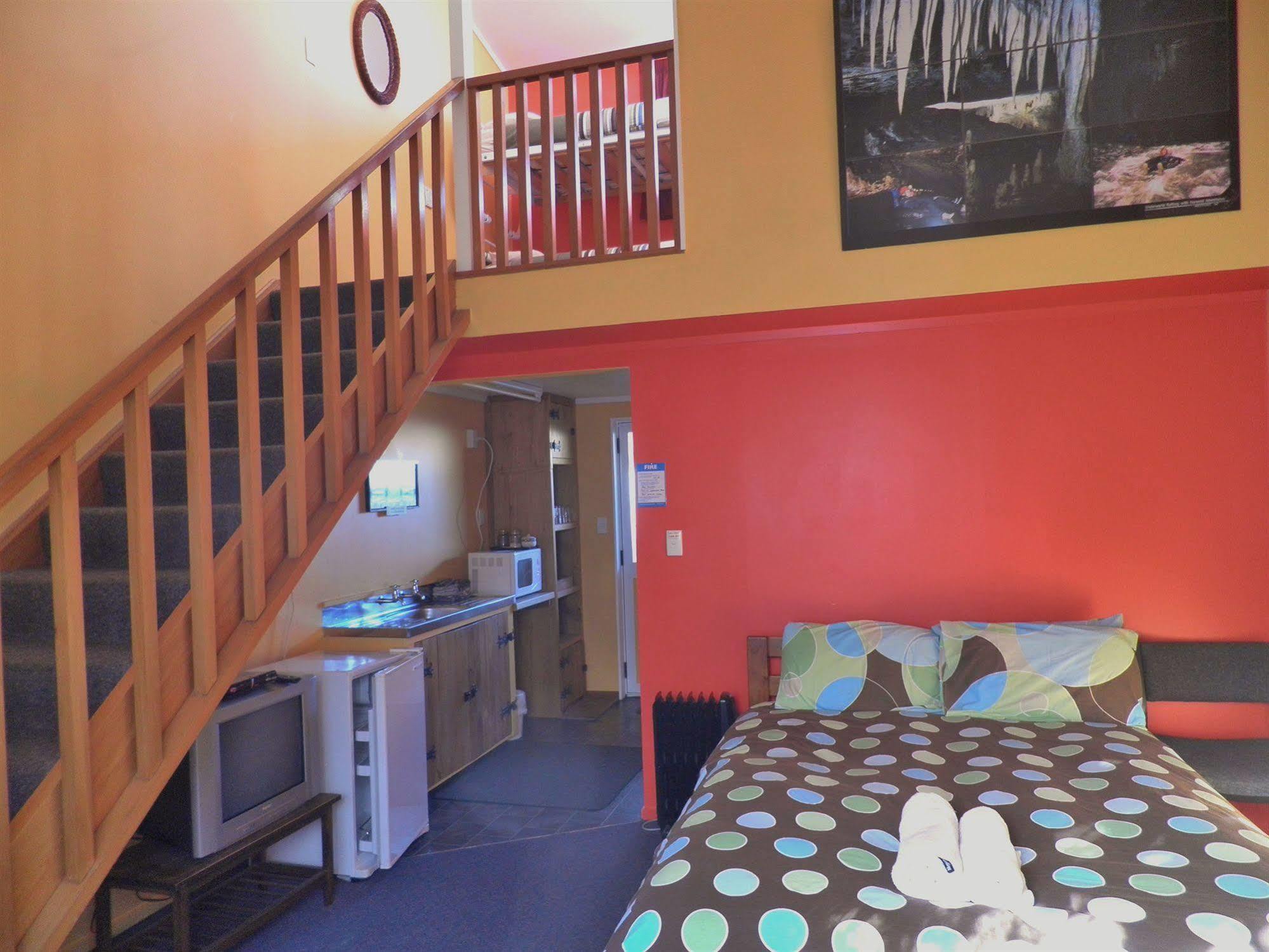 Bazil's Backpackers BBH Hostel&Surf School Westport Buitenkant foto