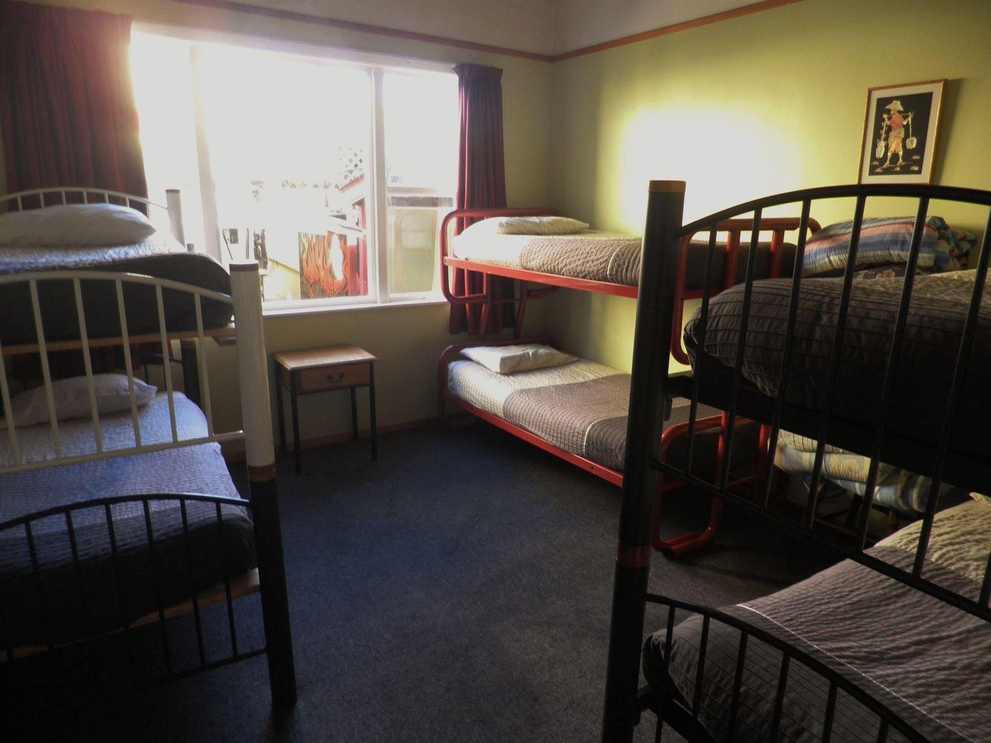 Bazil's Backpackers BBH Hostel&Surf School Westport Buitenkant foto