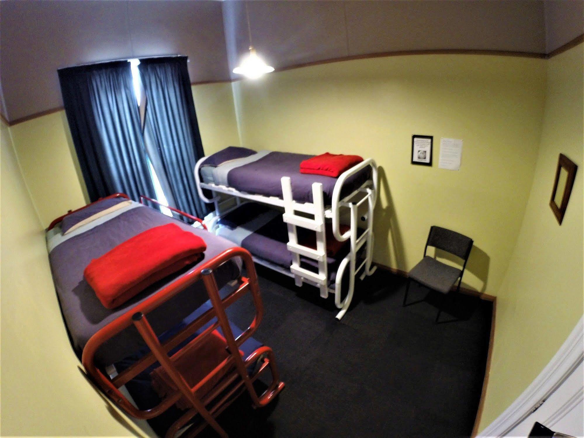 Bazil's Backpackers BBH Hostel&Surf School Westport Buitenkant foto