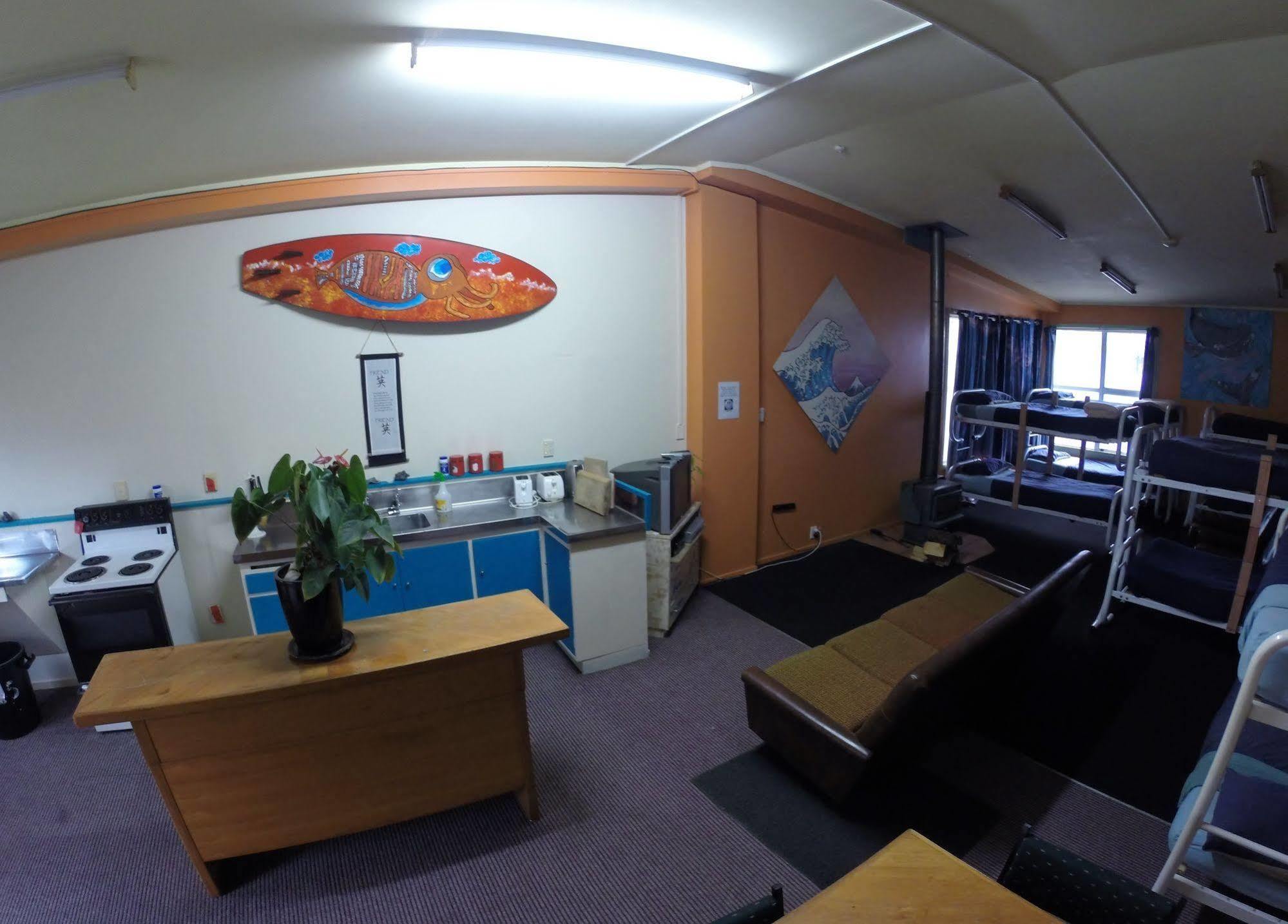 Bazil's Backpackers BBH Hostel&Surf School Westport Buitenkant foto