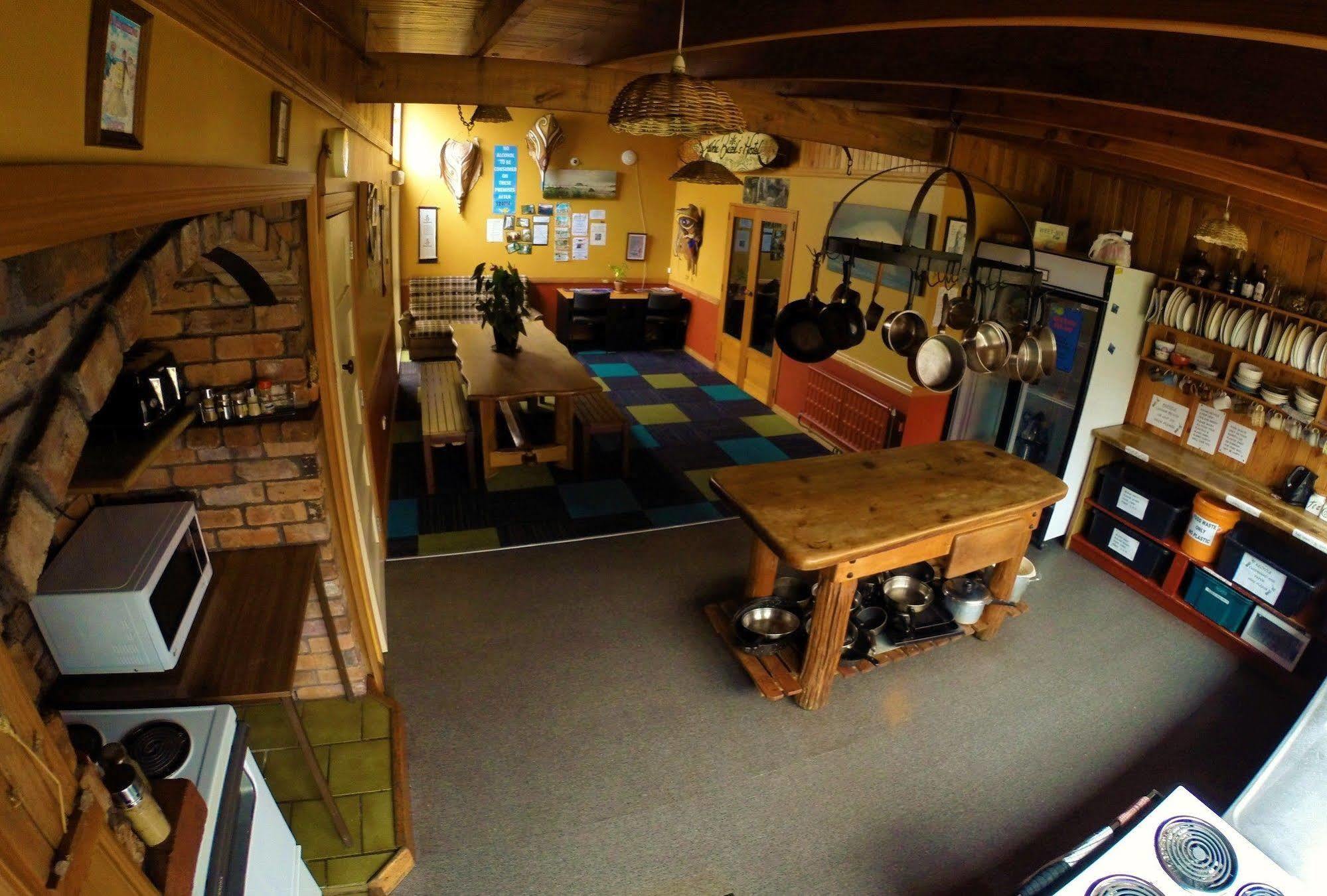 Bazil's Backpackers BBH Hostel&Surf School Westport Buitenkant foto